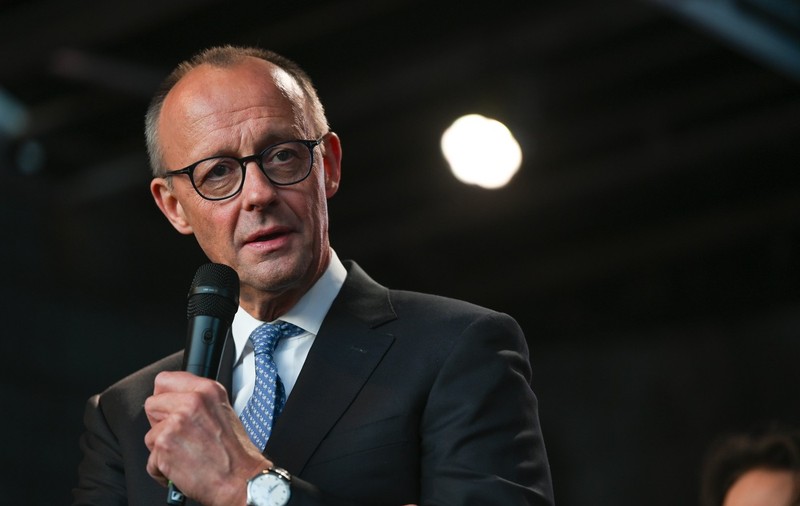 Democraţiile europene sunt în pericol, avertizează Friedrich Merz şi Emmanuel Macron, la 35 de ani de la reunificarea Germaniei
