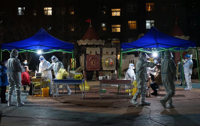 Mai mulți oficiali chinezi, sancționați după apariția unui focar de COVID care a dus la carantinarea a 13 milioane de oameni
