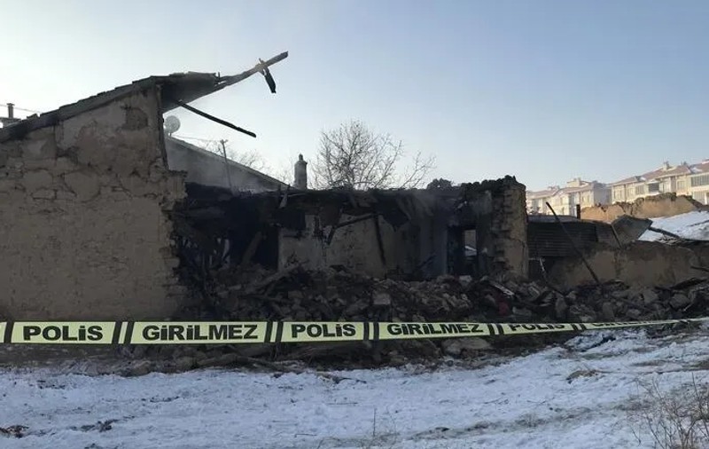 O familie din Turcia, părinții și cinci copii, a pierit într-un incendiu, după ce a scăpat teafără la cutremur