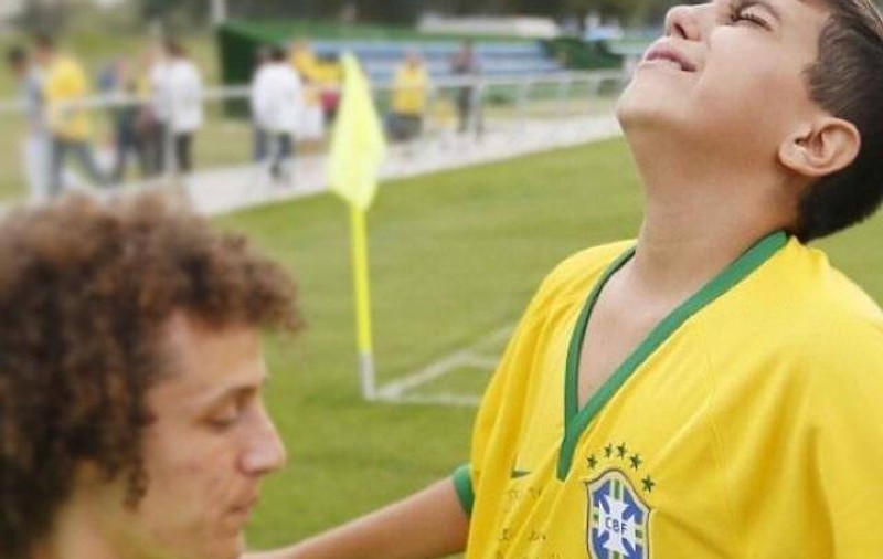 CAMPIONATUL MONDIAL DE FOTBAL 2014: Un puşti l-a impresionat pe David Luiz