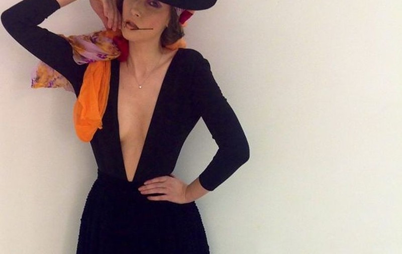IULIA ALBU A DAT DE PĂMÂNT CU DRĂGUŞANCA! "NUMAI PIŢIPOANCELE ÎŞI FAC POZĂ ÎN OGLINDĂ, LA BAIE!"