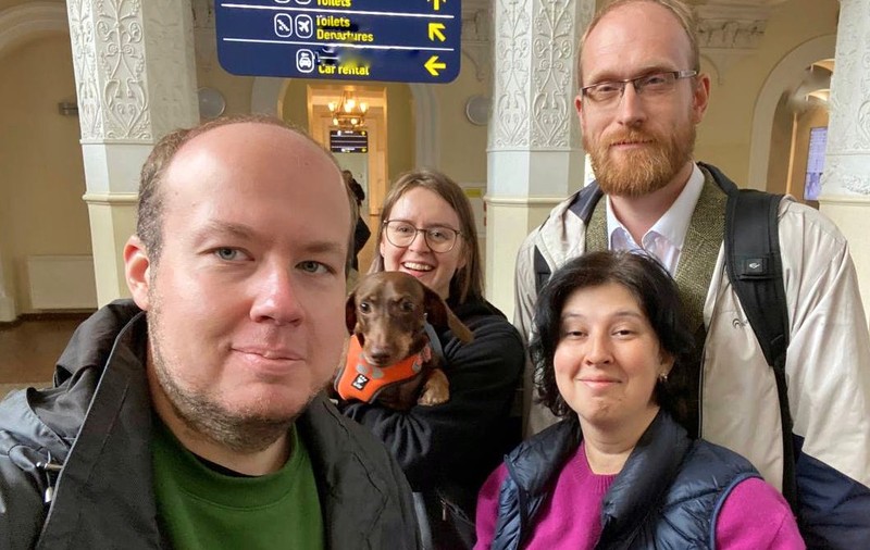 Un jurnalist al publicației independente Novaia Gazeta și un politician de opoziție din Rusia, dați în urmărire internațională