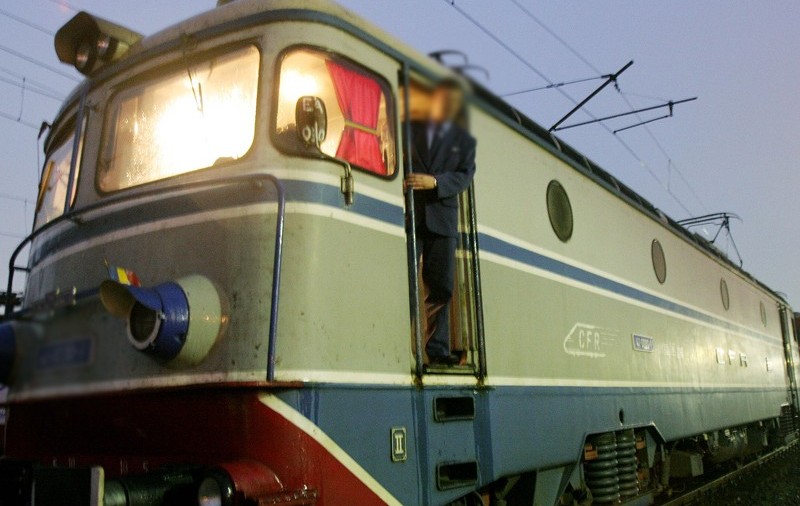 Un bărbat a fost spulberat de tren