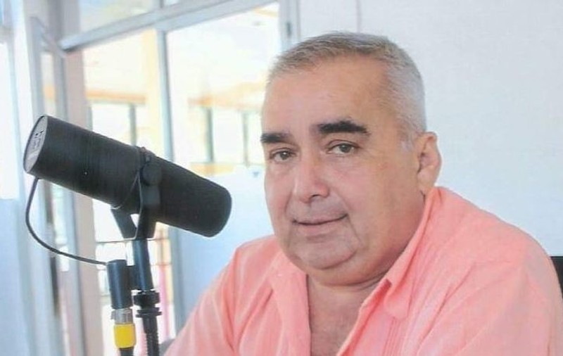 Un jurnalist radio din Mexic a fost asasinat în timp ce lua masa într-un restaurant. A fost împușcat de cel puțin opt ori
