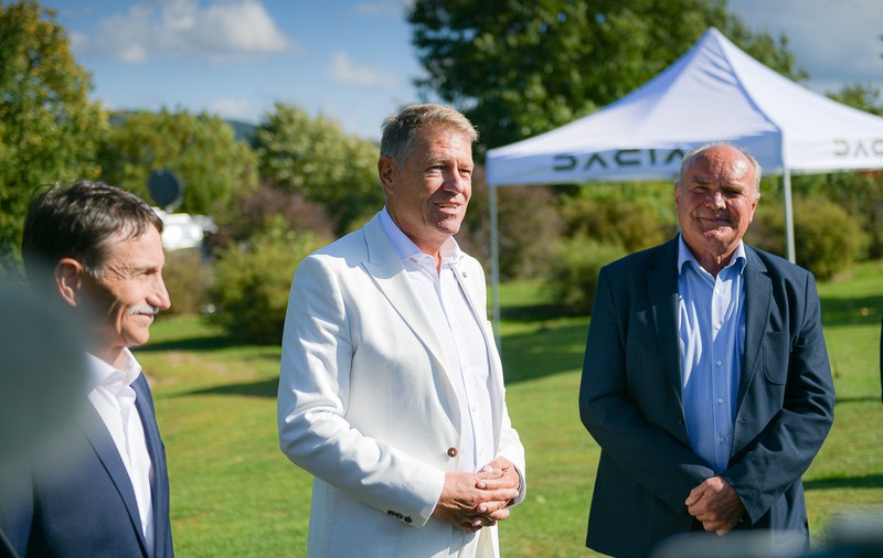 Filmuleț amuzant postat de Ambasada Suediei, după ce Klaus Iohannis a îndemnat românii să joace golf