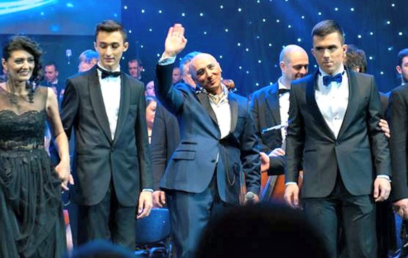 EXCLUSIV/Marcel Pavel își duce toată familia în arena Circului! Cântă cu fiii, cu sora și cu frații