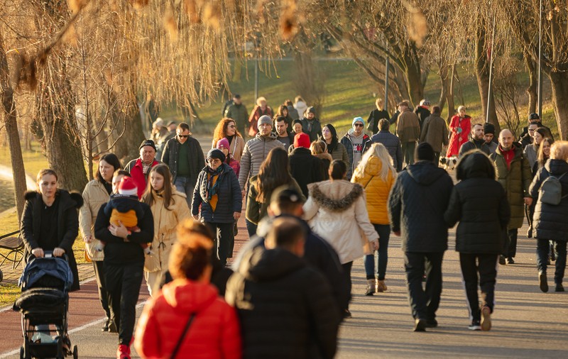 FOTOREPORTAJ Primăvara de pe 1 ianuarie a scos bucureștenii în parc. „Nu am prea realizat că sunt Sărbătorile de iarnă”