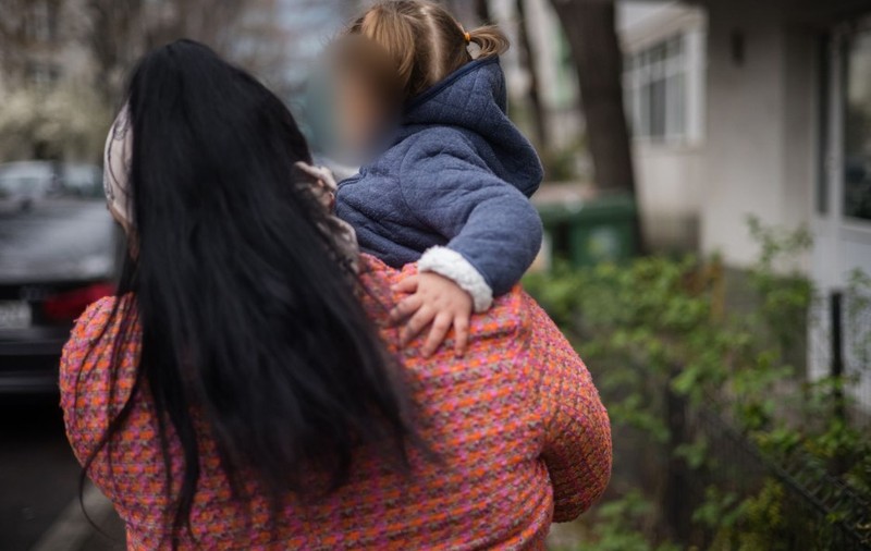 Copii români, „sclavi livrați ca mâncarea la pachet” și vânduți la prețuri „premium”, în Marea Britanie