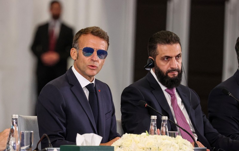 Reacția lui Emmanuel Macron după exploziile produse lângă hotelul în care este cazat la Damasc