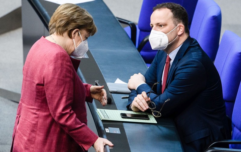 Măști COVID sub standard pentru oamenii vulnerabili: ultimul scandal care a lovit partidul lui Merkel înainte de alegeri