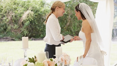 Bride,With,Wedding,Planner,In,Marquee