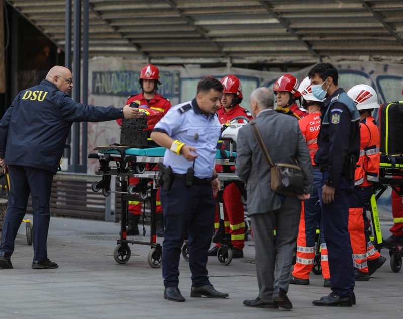 Alertă de incendiu la metrou, la Piața Romană. Trei stații au fost evacuate și 25 de călători au primit îngrijiri medicale