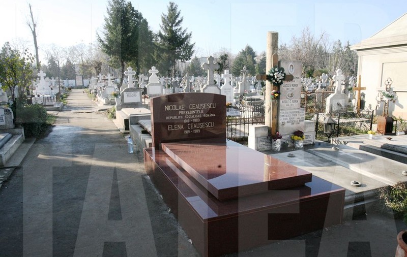 Exclusiv! Rămăşiţele Ceauşeştilor, îngropate în mare secret