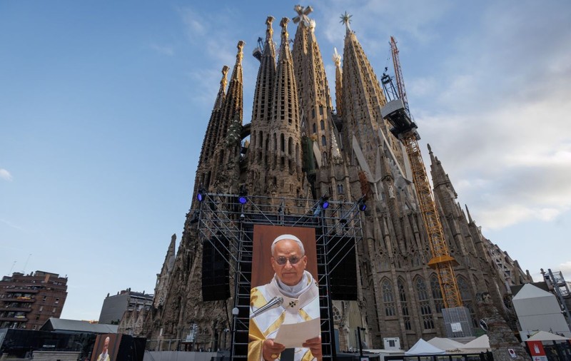 Papa Leon a sfințit Sagrada Familia din Barcelona la fix 100 de ani de la moartea lui Antoni Gaudi
