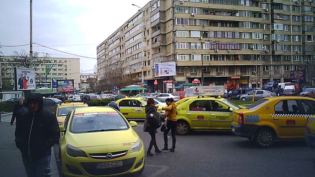 Cum au profitat unii taximetrişti de protestul colegilor, din Piața Victoriei şi au cerut de trei ori mai mulţi bani pentru o cursă