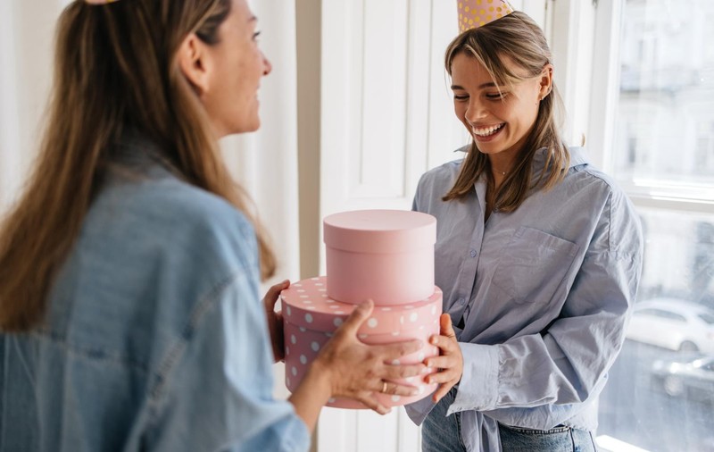 Arta de a oferi cadoul ideal: cum să alegi surprize care îmbină utilul cu momentele de răsfăț