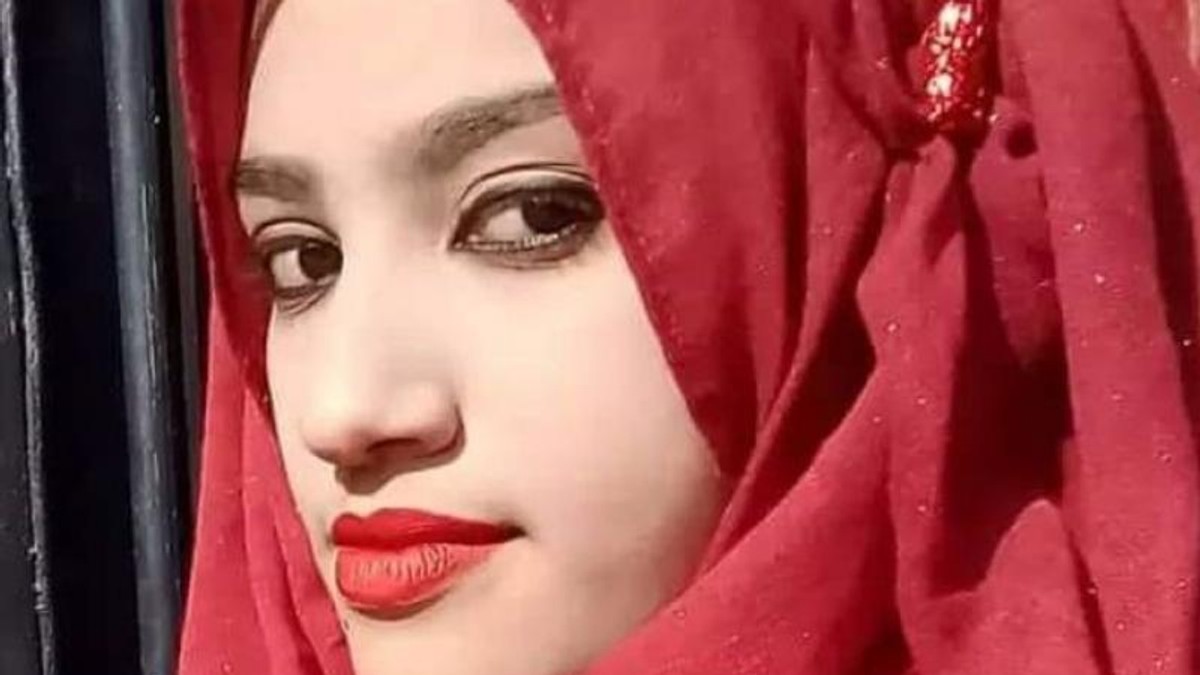O elevă din Bangladesh a fost incendiată după ce a reclamat că a fost agresată sexual de directorul școlii