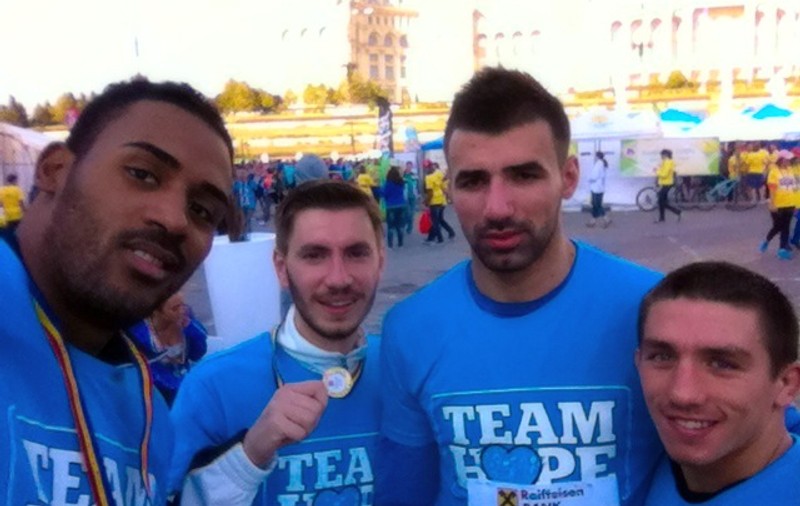 Campionii Superkombat au alergat pentru orfani la Maratonul Bucureşti