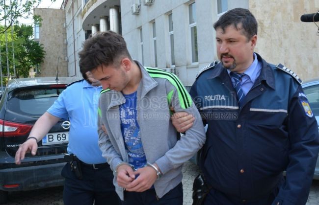 Bogdan Ionel, adolescentul din Botoșani suspectat că a ucis-o pe Petronela, a fost dus la audieri sursă foto: botosaneanul.ro