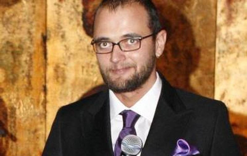 "Politicienii care au votat legea uciderii câinilor comunitari se fac vinovaţi de genocid." Oreste a făcut praf politicienii după decizia CCR în cazul maidanezilor