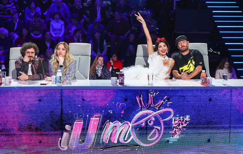 Alina Pușcaș, jurat la „iUmor” în cadrul Galei de Poveste. Cum s-a îmbrăcat prezentatoarea