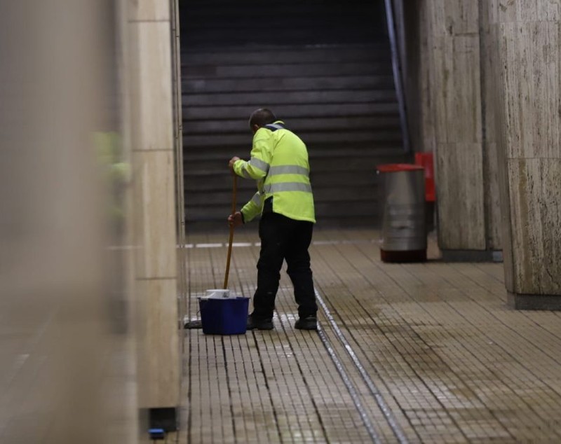 Infiltrații în infrastructura subterană de la metroul din București, după ploile abundente. Metrorex anunță că circulația trenurilor nu este afectată