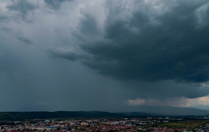 Ploi și vijelii de miercuri, în mai multe zone din țară. Prognoza meteo ANM pentru perioada 10-23 august 2026