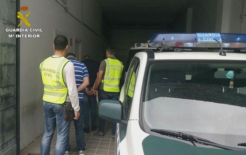 O familie de români a tâlhărit șoferii, pe o autostradă din Spania. Au comis zeci de jafuri, sub pretextul că s-au rătăcit