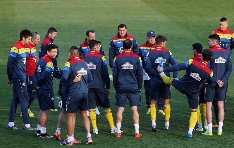 România - Lituania (amical, miercuri, 20.00, Giurgiu). Atenție, tricolori! Iordănescu, cel mai prost plătit selecționer de la Euro,  nu glumește! ”Tata Puiu” a lăsat mereu acasă jucători care au jucat în preliminarii și a luat câte trei-patru debutanți la turneele finale