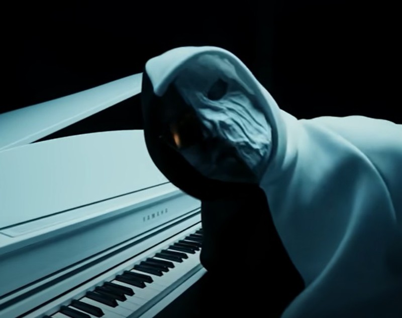 Ce are pe față Carla’s Dreams în cel mai recent videoclip. Artistul arată diferit, după ce a renunțat parțial la machiaj