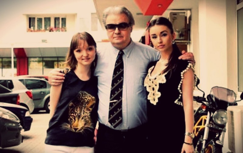 Cum își câștigă fiicele lui Vadim Tudor banii după moartea tatălui: „Am rămas practic trei femei singure. Trăim din revistă și din pensia mamei”