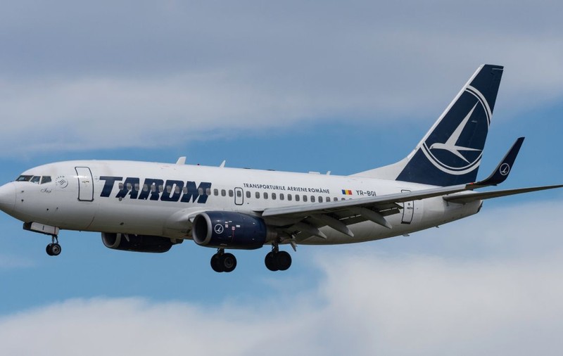 Primul avion Boeing 737 MAX din flota modernizată a TAROM va purta numele lui Mircea Lucescu