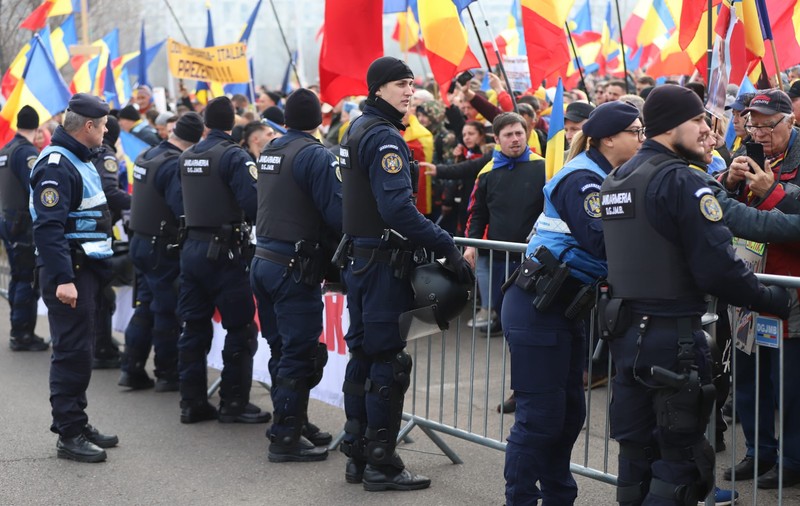 Ce le cere AUR oamenilor pe care i-a chemat duminică la protest, în Piața Universității: „Cel puţin 30.000 de români”
