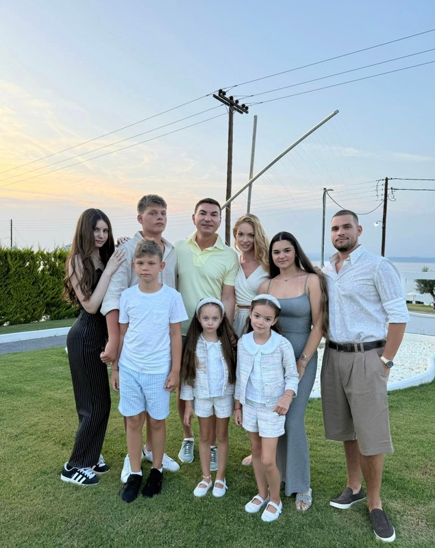 Imagine rară cu copiii lui Cristi Borcea. Valentina Pelinel a organizat o vacanță pentru întreaga familie