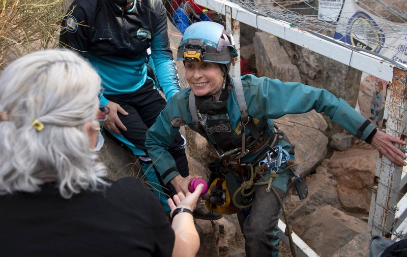 Pe 20 noiembrie 2021, Beatrice Flamini, o atletă spaniolă de sporturi extreme, a intrat într-o peșteră din Granada, la o adâncime de 70 de metri, pentru a participa la un experiment fără precedent.