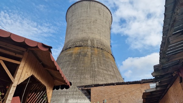 Fosta termocentrală pe cărbune din Doiceşti a funcţionat din 1953 până în 2009. După închidere, a trecut prin toate etapele destrămării, începând cu vânzarea la un preţul modic şi terminând cu demolarea unor părţi din construcţie.