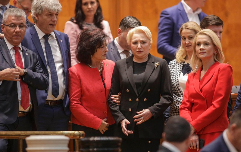 Guvernul Dăncilă a picat! Moțiunea de cenzură a fost adoptată cu 238 de voturi