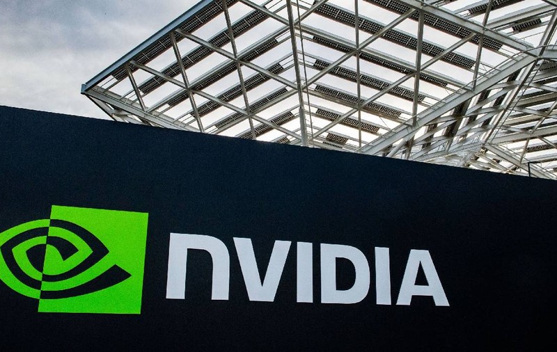 Nvidia, aproape de valoarea record de 5 trilioane de dolari, boomul cipurilor AI alimentează creșterea