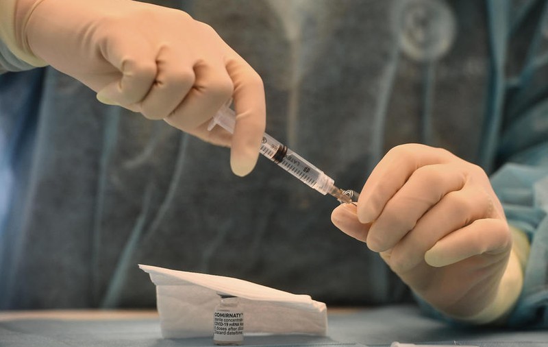 Adolescent de 17 ani, la spital cu simptome de miocardită, după vaccinare. DSP Bacău face anchetă