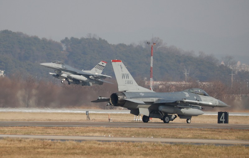De ce nu au zburat avioanele F-16 la parada din București. Explicațiile reale ale experților