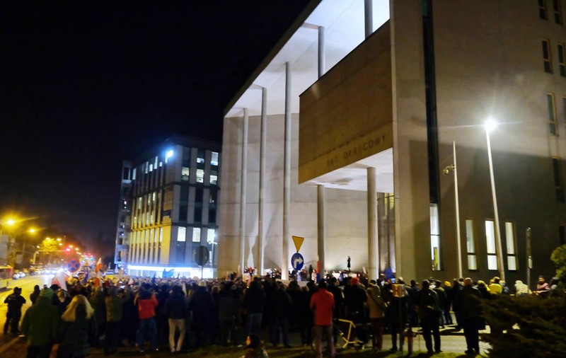 Magistrații din Brașov au ieșit în stradă în semn de solidaritate cu colegii din Polonia
