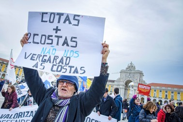 February 11, 2023, Lisbon, Portugal: A protester holds a placard expressing his opinion during the teachers demonstration. Thousands of teachers took to the streets in a protest against the government. They demand better working conditions and career enhancement. The demonstration was called by several unions. More than 150,000 people took part in the rally, according to the National Federation of Teachers (Fenprof), the professions main union. (Credit Image: © Henrique Casinhas/SOPA Images via ZUMA Press Wire)