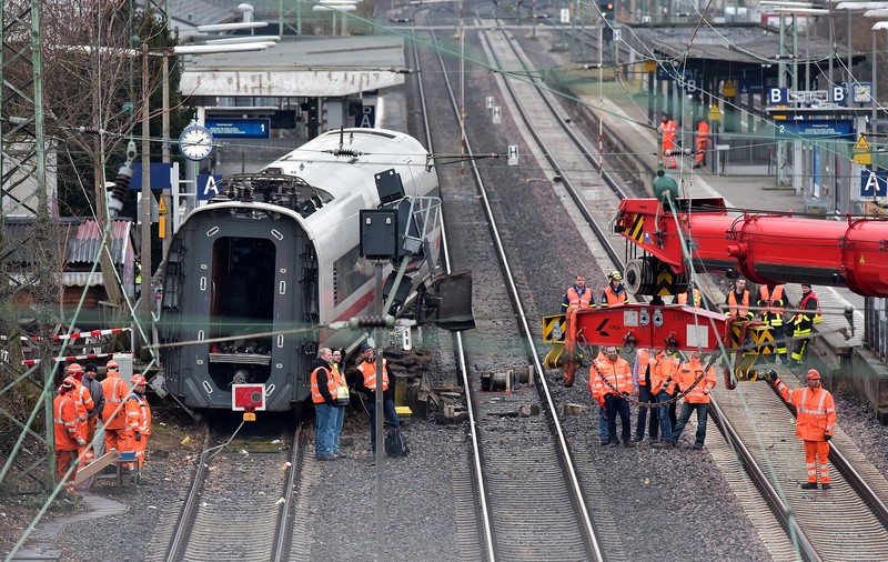 Tren deraiat în Belgia. Cel puțin un mort și 25 de răniți