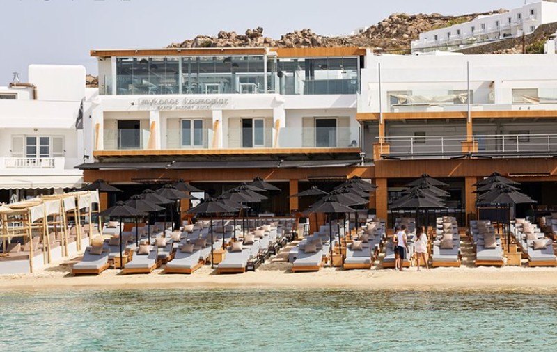 Mărturii ale unor turiști străini care au plătit note de plată exorbitante la un cunoscut bar din Mykonos: „Când am văzut nota, era să leșin!”