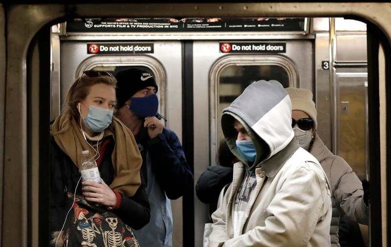 Metroul din New York folosește vocile unor vedete pentru a îndemna călătorii să respecte măsurile anti-COVID
