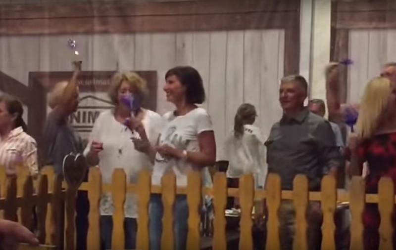 VIDEO| Carmen Iohannis, într-o ipostază inedită. Prima doamnă, surprinsă în timp ce dansa la festivalul berii din Sibiu