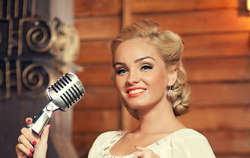 Maria Constantin și-a schimbat lookul. Apariție spectaculoasă la un eveniment monden