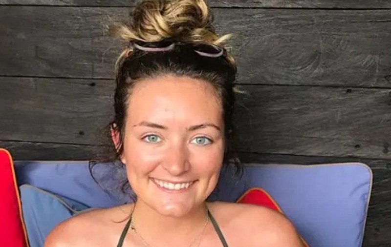 Filmare virală cu o studentă, în insula Bali: are în palmă o caracatiță cu inel albastru, a cărei înțepătură poate ucide în câteva minute. „Habar n-am avut”
