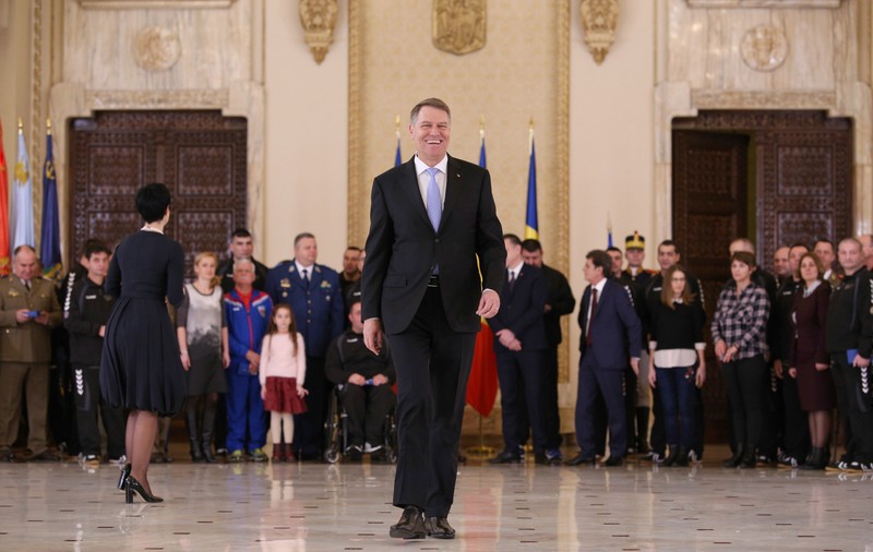 Președintele Iohannis o felicită pe regizoarea Adina Pintilie, pentru câștigarea Ursului de Aur