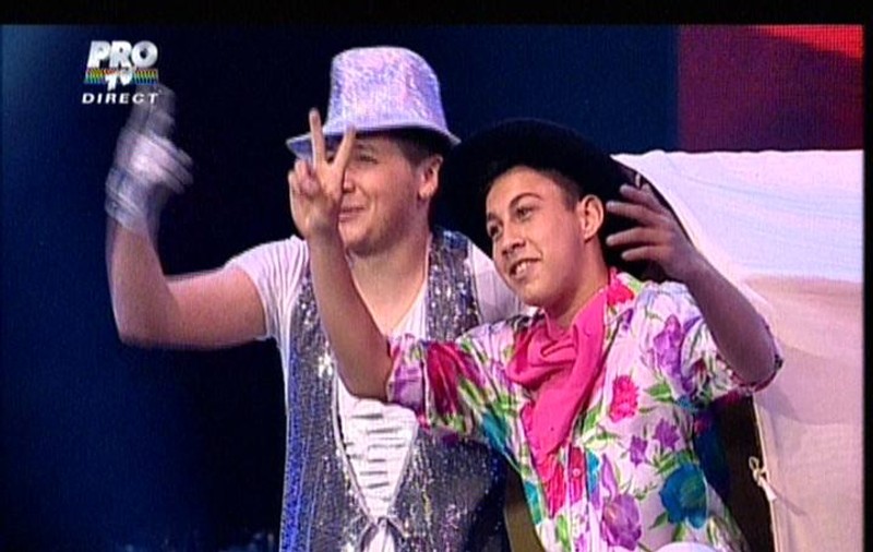Au ieșit de sub coviltir și au dansat țigănească-electro! Spectacol total la "Românii au talent"